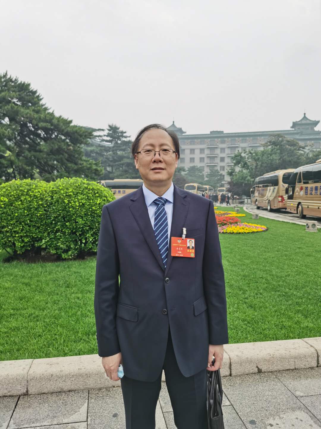 7.全国政协委员、乐鱼在线体育（上海）有限公司沈飞副总经理、总工程师李克明